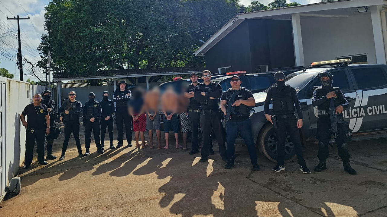 EM CALÇOENE, POLÍCIA CIVIL PRENDE CINCO PESSOAS EM FLAGRANTE E APREENDE UMA ARMA DE FOGO, DROGAS, DINHEIRO E CELULARES